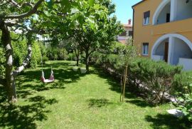 APARTMANSKA KUĆA U ROVINJU, 200 METARA OD MORA, Rovinj, بيت