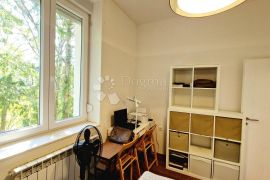 AUSTROUGARSKA VILA S 2 ETAŽIRANA STANA 200 M OD MORA!, Pula, Apartamento