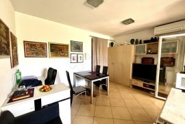 Stan sa dvorištem u Rovinjskom Selu, Rovinj, Apartamento