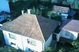 Kuća sa 879m² okućnice u centru Krapine!, Krapina, House