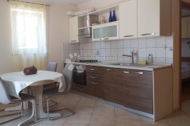 Prakrasan stan s dvorištem i pogledom na more, Labin, Apartamento