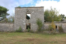 Kamena kuća 174m2 za obnovu na 3ha zemljišta, Vodnjan, بيت