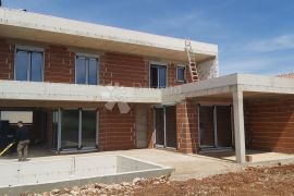 SOFISTICIRANA VILLA SA BAZENOM NA RUBU MJESTAŠCA, Labin, Casa