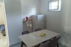 VODICE SRIMA – STAN  NA KORAK DO MORA  - PRIZEMLJE, Vodice, Wohnung