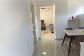 VODICE SRIMA – STAN  NA KORAK DO MORA  - PRIZEMLJE, Vodice, Appartment