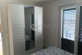 VODICE SRIMA – STAN  NA KORAK DO MORA  - KAT, Vodice, Appartment