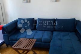 APARTMAN U PRIZEMLJU, 2S+DB,  SA OKUĆNICOM I PARKINGOM, Krk, Flat