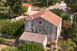 Tradicionalna primorska kuća sa velikom okućnicom na moru, Mali Lošinj, بيت