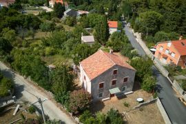 Tradicionalna primorska kuća sa velikom okućnicom na moru, Mali Lošinj, بيت