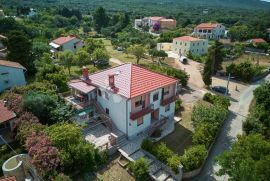 Kuća sa velikom okućnicom u blizini plaže, Mali Lošinj, Casa