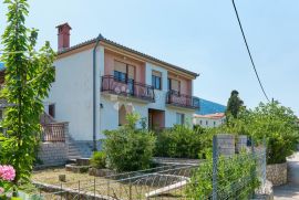 Kuća sa velikom okućnicom u blizini plaže, Mali Lošinj, Famiglia