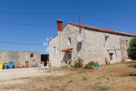 Obiteljska kuća u okolici Sv.Lovreča, Poreč, House