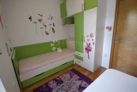 BRODARICA - TROSOBNI APARTMAN S POGLEDOM NA MORE, Šibenik - Okolica, Wohnung