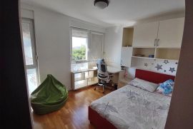 BRODARICA - TROSOBNI APARTMAN S POGLEDOM NA MORE, Šibenik - Okolica, Wohnung