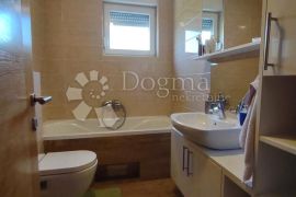 BRODARICA - TROSOBNI APARTMAN S POGLEDOM NA MORE, Šibenik - Okolica, Wohnung