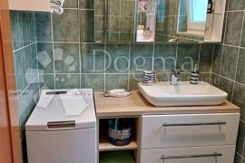 NAMJEŠTEN APARTMAN VRSI MULO 120 M OD MORA, Vrsi, Apartamento