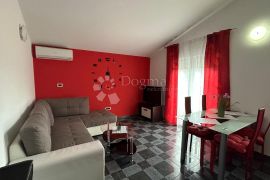 SAMOSTOJEĆA APARTMANSKA KUĆA NA PERIFERIJI PULE, Pula, House