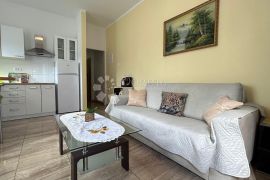 SAMOSTOJEĆA APARTMANSKA KUĆA NA PERIFERIJI PULE, Pula, House