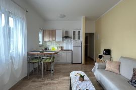 SAMOSTOJEĆA APARTMANSKA KUĆA NA PERIFERIJI PULE, Pula, House