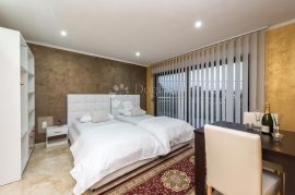 HOTEL NOVIJE GRADNJE SA 33 SOBE U BLIZINI MORA, Nin, Commercial property