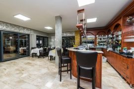 HOTEL NOVIJE GRADNJE SA 33 SOBE U BLIZINI MORA, Nin, Commercial property