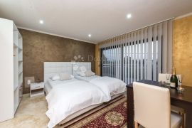 HOTEL NOVIJE GRADNJE SA 33 SOBE U BLIZINI MORA, Nin, Commercial property