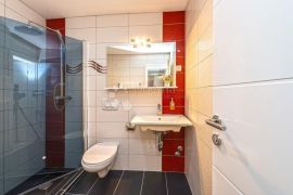 HOTEL NOVIJE GRADNJE SA 33 SOBE U BLIZINI MORA, Nin, Commercial property