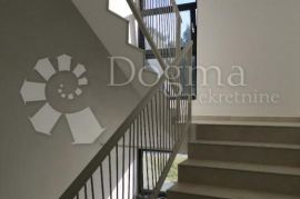 Novogradnja u Puli, Stan na odličnoj lokaciji 2SS+DB, 2 parkirna mjesta, Pula, Apartamento