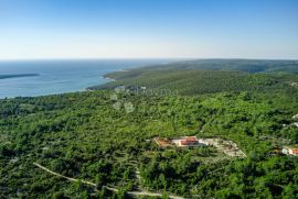 EKSKLUZIVNA VILA S BAZENOM NA OSAMI BLIZU MORA!, Marčana, Casa