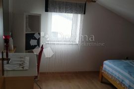 KRK,MALINSKA -Apartman 3S+DB,terasa,tri parking mjesta, Krk, Appartement