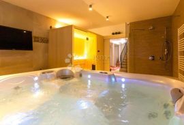 VILLA SA BAZENOM, WELLNESSOM I FITNESSOM NA RUBU SELA, Svetvinčenat, Casa