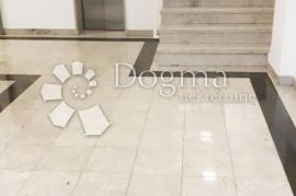 RIJEKA, ŠIRI CENTAR 345m, POSLOVNI PROSTOR, Rijeka, Commercial property