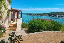 ZLARIN, jedinstvena vila i građevinska parcela nadomak mora sa spektakularnim pogledom, Šibenik - Okolica, Kuća