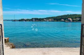 ZLARIN, jedinstvena vila i građevinska parcela nadomak mora sa spektakularnim pogledom, Šibenik - Okolica, Kuća