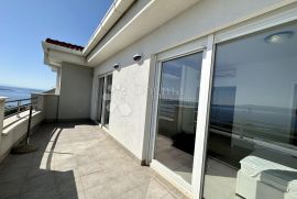 PRILIKA! Penthouse sa panormaskim pogledom i bazenom Crikvenica, Crikvenica, Apartamento