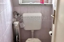 Stan u centru grada 80m2- s parkingom u dvorištu!!, Donji Grad, Apartamento