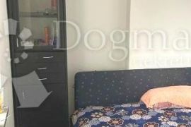 Stan u centru grada 80m2- s parkingom u dvorištu!!, Donji Grad, Apartamento