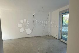 PRODAJA ČETVEROSOBNOG STANA NA ODLIČNOJ LOKACIJI, Donja Dubrava, Appartement