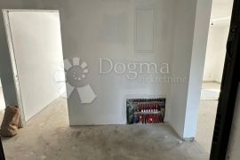 PRODAJA ČETVEROSOBNOG STANA NA ODLIČNOJ LOKACIJI, Donja Dubrava, Appartement