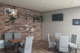 Nova Gradiška pizzeria i caffe bar u radu, Nova Gradiška, Εμπορικά ακίνητα