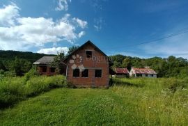 KUĆAU U OBNOVI NA PREDIVNOJ LOKACIJI S POGLEDOM NA VELEBIT, Gospić - Okolica, Ev