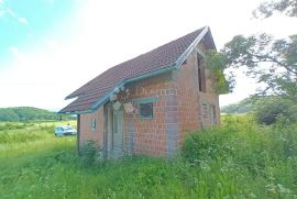 KUĆAU U OBNOVI NA PREDIVNOJ LOKACIJI S POGLEDOM NA VELEBIT, Gospić - Okolica, Ev