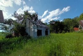 KUĆAU U OBNOVI NA PREDIVNOJ LOKACIJI S POGLEDOM NA VELEBIT, Gospić - Okolica, Ev