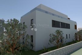 DVOSOBAN STAN NA PRVOM KATU ZGRADE, 250 m OD MORA, Vodice, Appartement