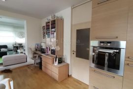 Gornji Bukovac-Stan 75 m2 s terasom i 2 parkirna mjesta!!!, Maksimir, Appartment