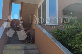 Zadar, Stanovi - Jeftin stan u mirnom dijelu grada, Zadar, Apartamento