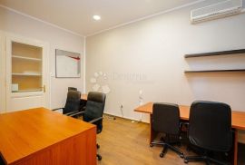 Ured na par minuta od Korza, Rijeka, Commercial property