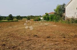 Građevinsko zemljište uz asfaltiranu cestu, Marčana, أرض