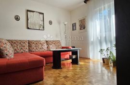 Stan u prizemlju - 2 spavaće sobe, Pula, Apartamento