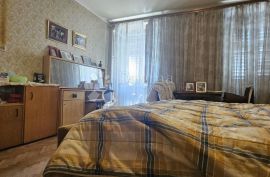 Prostrani stan, visoko potkrovlje i dvorište, Vodnjan, Appartement